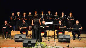 Çorum'da lise öğrencileri yöresel dokumalarla defile düzenledi