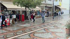 Sıcak hava yerini serinliğe bıraktı: Edirne’de yağmur keyfi objektiflere böyle yansıdı