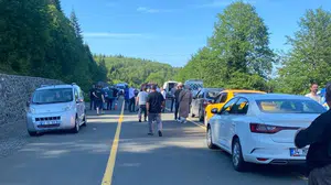 Ordu’da kontrolden çıkan araç park halindeki araca çarptı: 3 yaralı