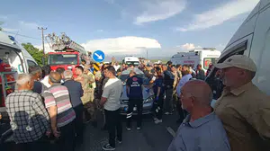 Van’da korkutan kaza: Hurdaya dönen araçtan sağ çıkarıldılar