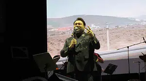 Tekirdağ'da kiraz festivalinde sakiler ve demet akalın konseri