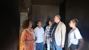 Ağrı Valisi Önder Bozkurt’tan yangında zarar gören aileye destek