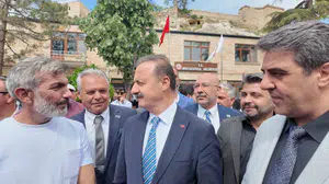 Sahada seçim mesaisi: Yavuz Ağıralioğlu Mustafapaşa’da seçmenle dertleşti