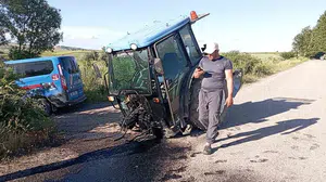 Tokat’ta traktör ile otomobil çarpıştı: 2 yaralı