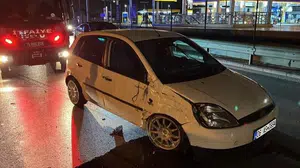 Bursa'da sıkıştırılan otomobil takla attı: 4 yaralı, sürücü olay yerinden kaçtı