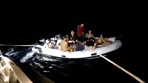 Ege Denizi'nde gece operasyonu: Yasa dışı geçişe Sahil Güvenlik engeli