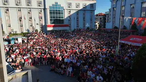 Bahçelievler'de dünya kupası heyecanı dev ekranlarda yaşandı
