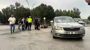 Burdur’da akşam trafiğinde korkutan kaza: Kavşakta çarpışan motosikletli yaralandı