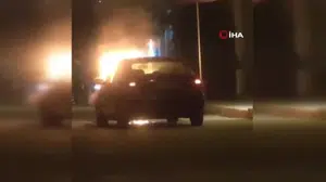 Gaziantep'te seyir halindeki otomobil motor bölümünden alev aldı