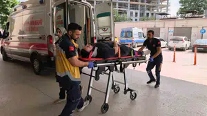 İnegöl’de kontrolsüz kavşak dehşeti: Motosikletli genç hastanelik oldu