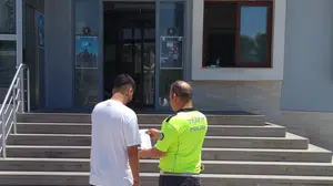 Mersin'de tehlikeli şerit değiştiren minibüs sürücüsü sanal devriye ile yakalandı