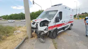 Bitlis’te ambulans ile otomobil çarpıştı: 10 yaralı