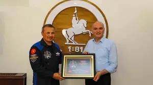 Uzay yolculuğundan Düzce’ye anlamlı durak: Alper Gezeravcı’dan Başkan Özlü’ye ziyaret