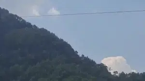 Antalya'da yıldırımın neden olduğu orman yangını kontrol altına alındı