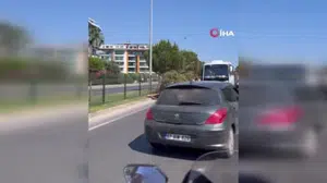 Alanya'da alkollü sürücünün kullandığı midibüs refüjü aşıp karşı şeride geçti
