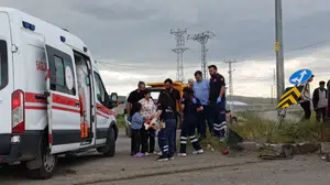 Kars'ta korku dolu anlar: Refüje çıkan araçta 3'ü çocuk 5 kişi yaralandı