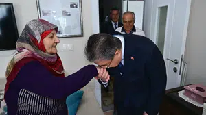 Vali Yılmaz, Babalar Günü'nde şehit ailesini ziyaret etti