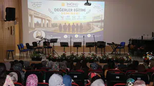İnönü Üniversitesi'nde değerler eğitimi semineri ve geleceğin sesleri müzik programı gerçekleştirildi