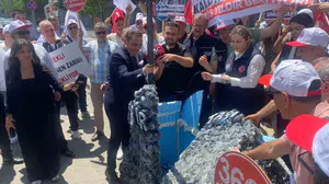 Memurlar taleplerini sabır taşı ile dile getirdi