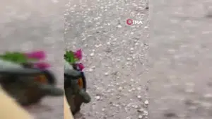 Kumluca'da aniden bastıran dolu yağışı etkili oldu