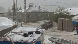 Sivas'ta dolu ve sağanak yağış sele neden oldu