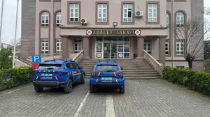 Zonguldak'ta evde kenevir yetiştiren iki şüpheli yakalandı