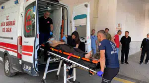 Erdemli yolunda can pazarı: İki aracın karıştığı kazada 6 kişi hastanelik oldu