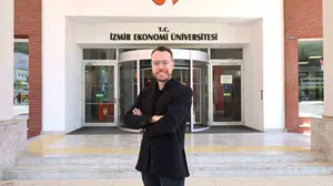 Akademik dünyada büyük gurur: İzmir Ekonomi'den genç bilim insanına dev ödül