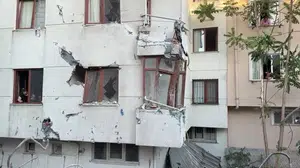 kentsel dönüşüm çalışmaları sırasında bina devrildi