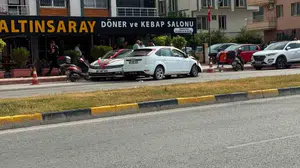 Hatay’da gelin arabası otomobille çarpıştı: 1 kişi yaralandı