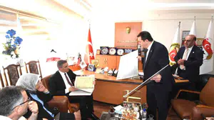 Vali Baruş, Doğu Anadolu Gazeteciler Cemiyeti’ni Ziyaret Etti