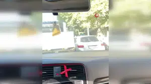 Avcılar'da sürücülerin yol verme tartışması trafikte gergin anlar yarattı