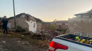 Eskişehir’de orman yangınından dönen itfaiye aracı eve çarptı, 3 itfaiye eri yaralandı