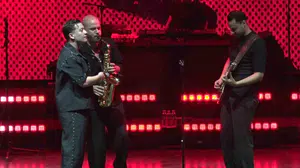 Poizi, uluslararası bursa festivalinde hayranlarına unutulmaz anlar yaşattı