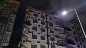 bahçelievler'de temel kazısı sonrası çatlama sesiyle bina tahliye edildi