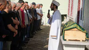 Kırklareli'nde silahlı saldırıda kaybedilen 4 yaşındaki Öykü Naz, annesinin yanına defnedildi