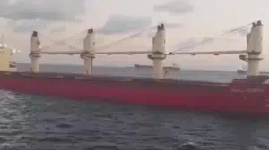 İstanbul Boğazı'nda arızalanan yük gemisi başarılı bir şekilde Ahırkapı'ya çekildi