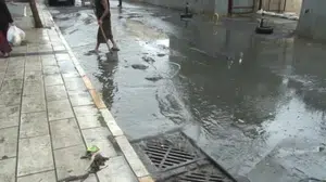 Küçükçekmece'de sağanak yağış dere taşmasına neden oldu