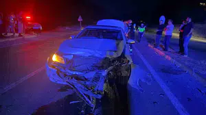 Bingöl'de iki otomobilin çarpışması sonucu 4 kişi yaralandı