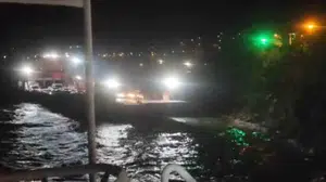 Elazığ'da etkili fırtına, feribot seferlerini olumsuz etkiledi