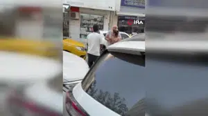 İzmir'de taksi sürücüsü ve yolcu arasında güzergah anlaşmazlığı nedeniyle arbede çıktı