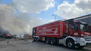 Melikgazi'de meydana gelen hurda yangını iki saatte kontrol altına alındı