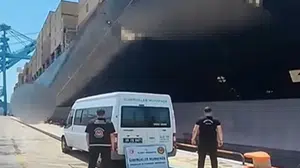 İzmir'de ticari gemide 199 ton kaçak akaryakıt yakalandı