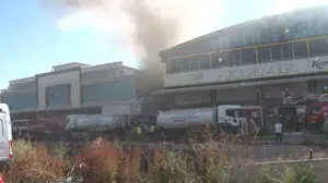 Ankara'da fabrika çatısında yangın, itfaiye müdahale etti