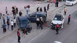 Edremit'te zincirleme trafik kazası sonucu 1 kişi yaralandı