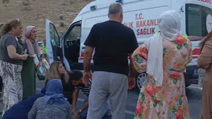 Mardin'de iki otomobil çarpıştı, 9 yaralı