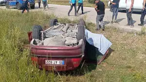 Burdur'da otomobil şarampole devrildi: 1 ölü, 1 yaralı