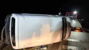 Tosya'da hafif ticari araç devrildi, sürücü kayıp