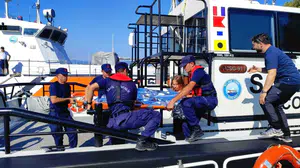 Fethiye açıklarında gezi teknelerinde yaralanan vatandaşlara tıbbi müdahale