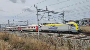 Çerkezköy'de Edirne-İstanbul seferini yapan yolcu treni raydan çıktı